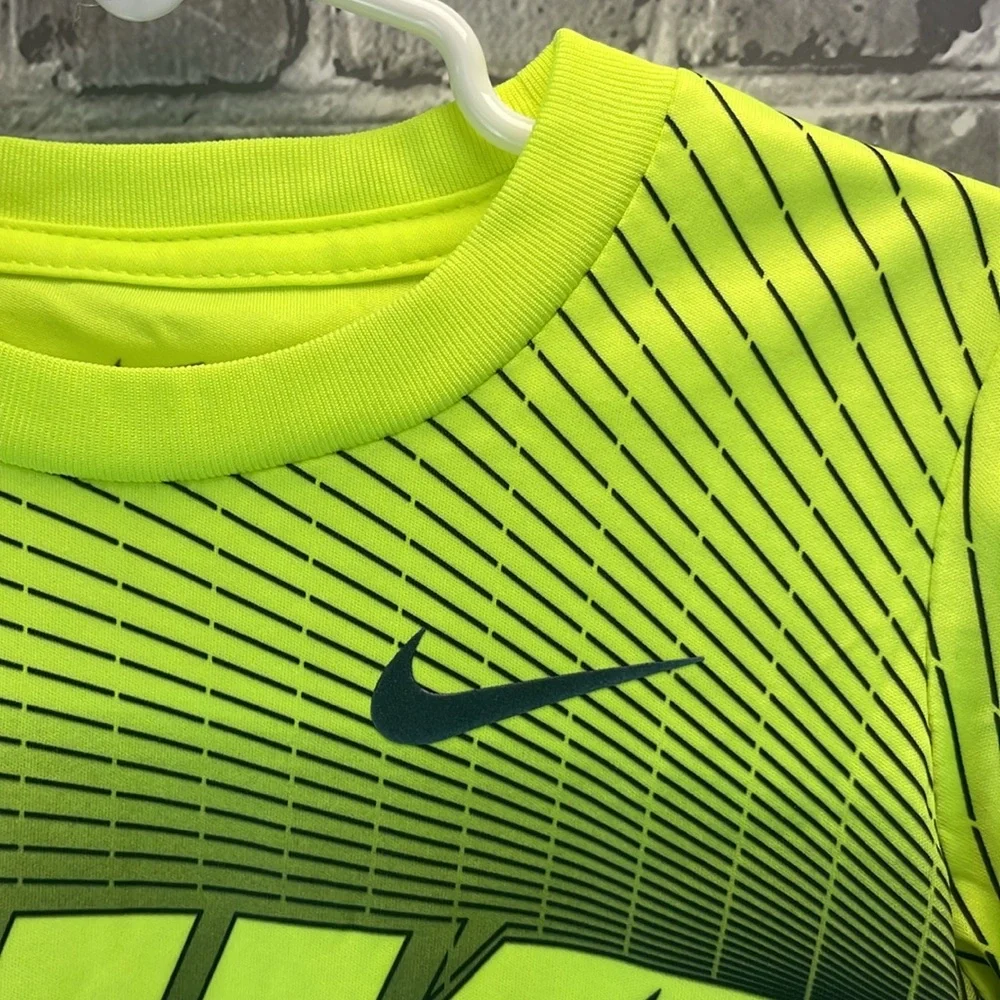 Nike vibrant tee